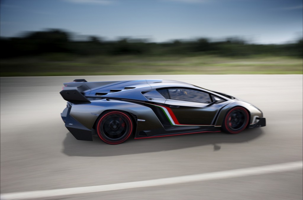 The Veneno is all about speed as captured in this pic.