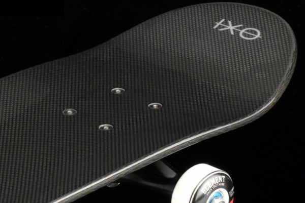 The tail of the  IXO High-End Skateboard.