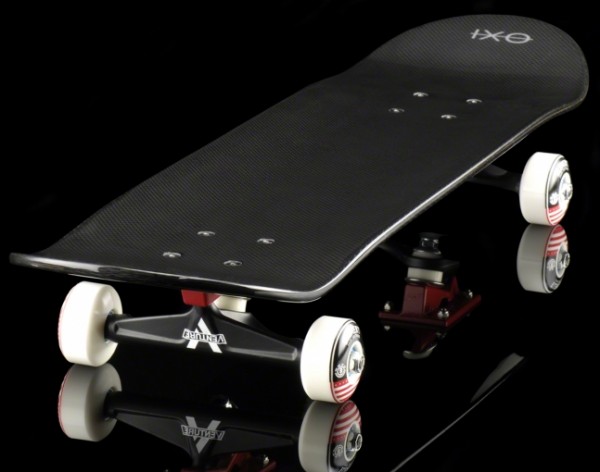 A pic that shows the entire IXO skateboard.