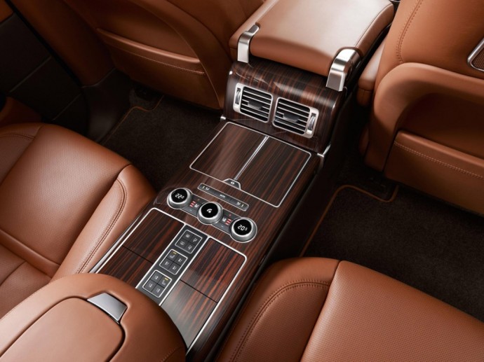 The $270,000 Range Rover Autobiography Black, Middle Console