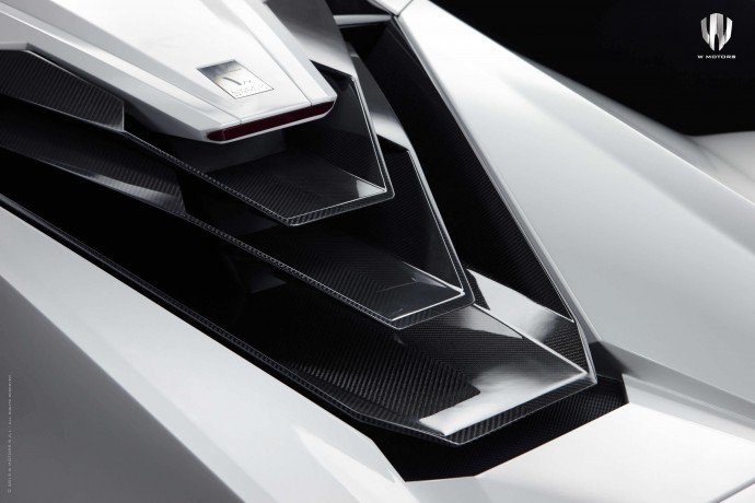 3 4m Lykan Hypersport Features Holographic Navigation