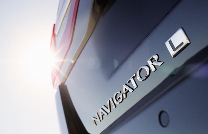 2015 Lincoln Navigator, Logo