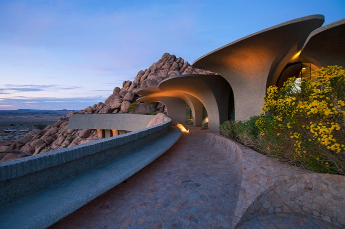 Sci-Fi Style Desert House for Sale in California - American Luxury Mag