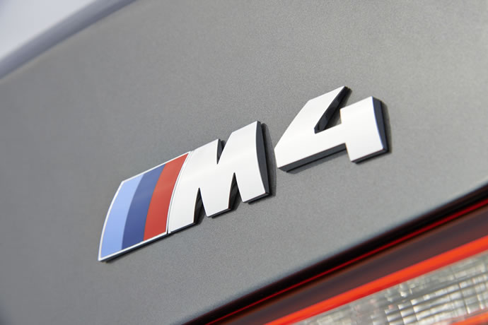 2015 BMW M4 Convertible, Logo