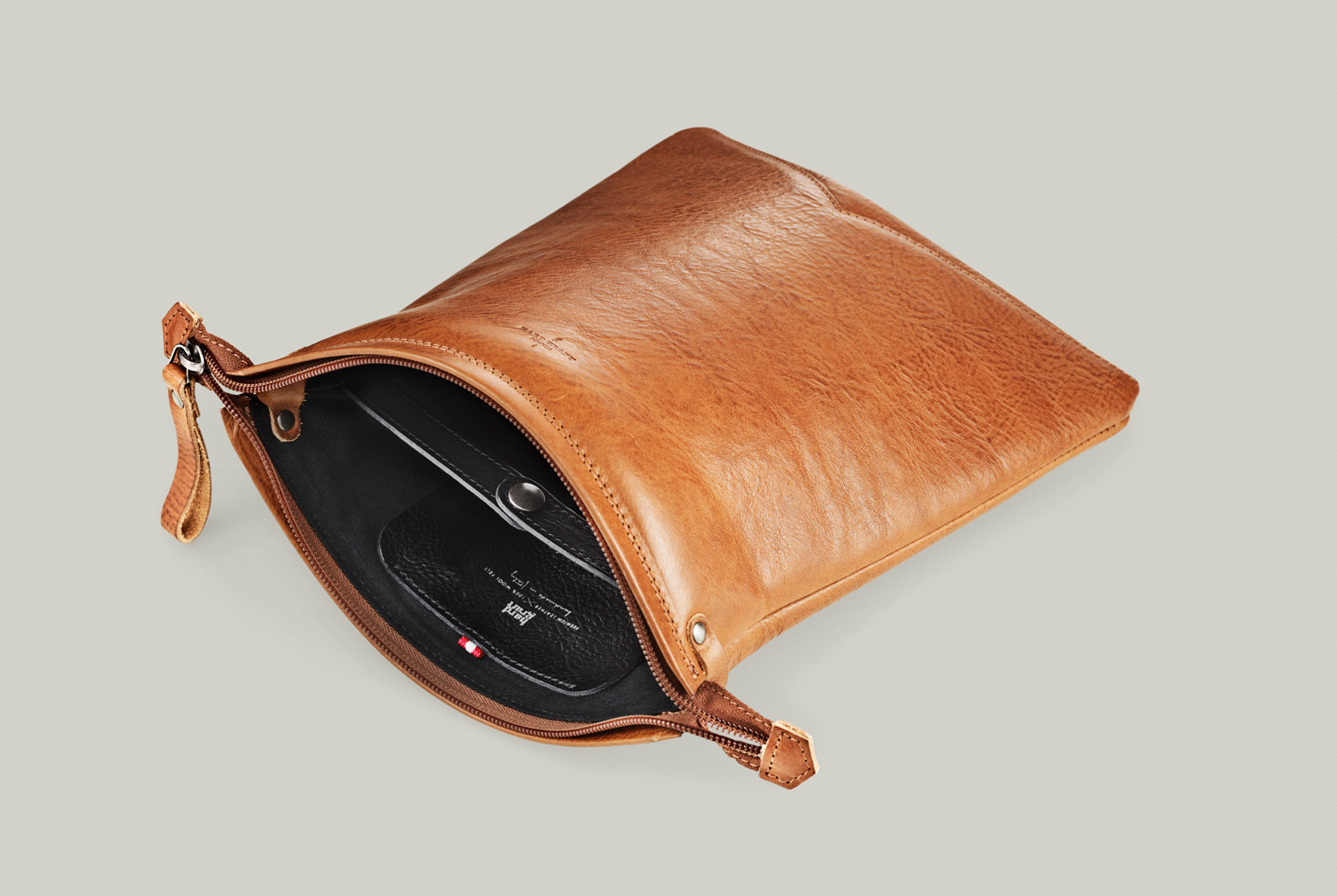 hard-graft-leather-goods-for-bang-olufsen2