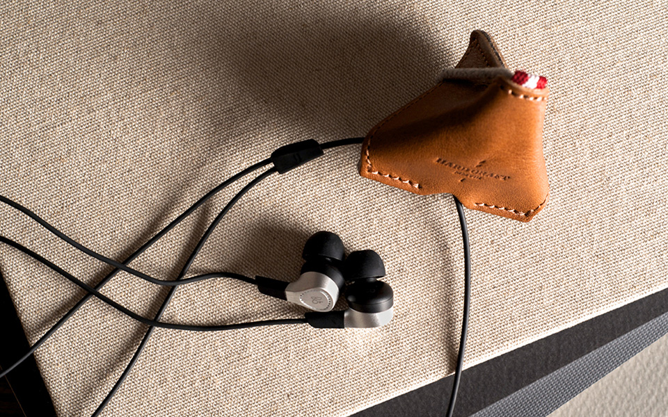 hard-graft-leather-goods-for-bang-olufsen4