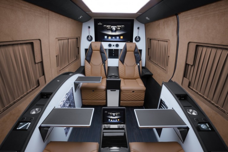 a-vip-lounge-on-wheels-from-brabus10