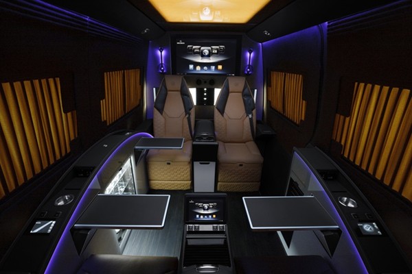 a-vip-lounge-on-wheels-from-brabus2