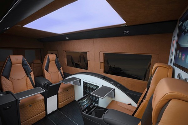 a-vip-lounge-on-wheels-from-brabus3