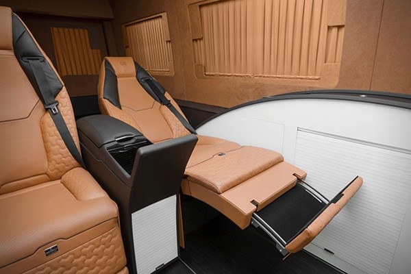 a-vip-lounge-on-wheels-from-brabus5
