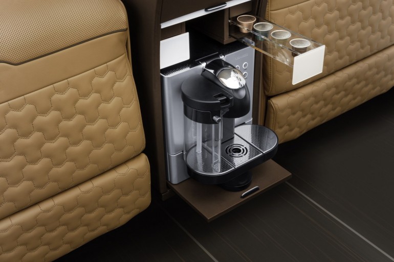 a-vip-lounge-on-wheels-from-brabus7