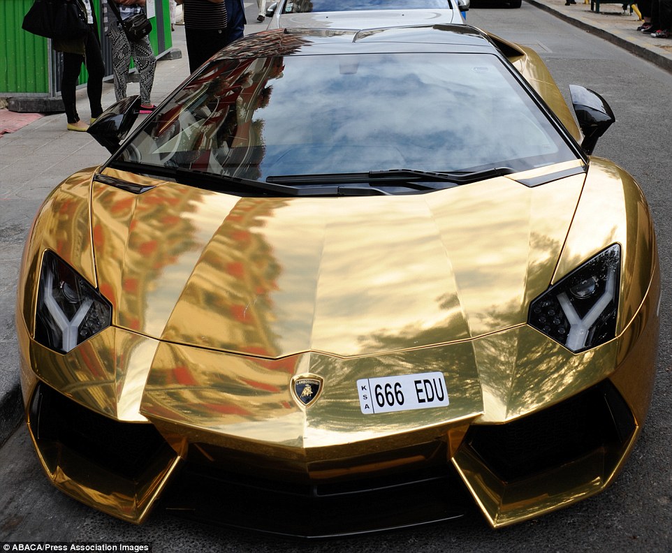 6m-gold-plated-lamborghini-aventador-spotted-on-the-streets-of-paris1