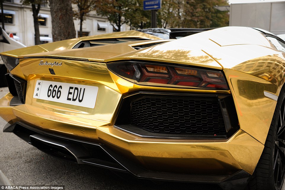 6m-gold-plated-lamborghini-aventador-spotted-on-the-streets-of-paris3