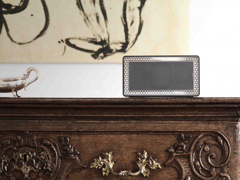 bowers-wilkins-launches-first-bluetooth-portable-speaker6
