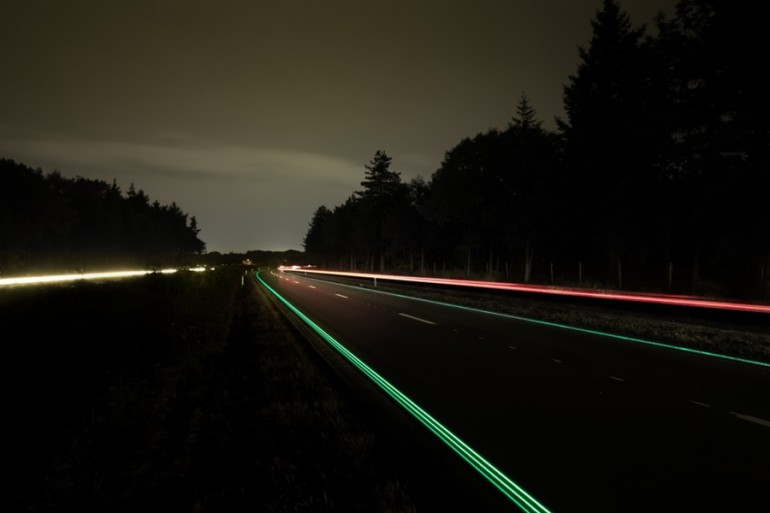 worlds-first-glow-in-the-dark-highway-powered-by-solar-energy1