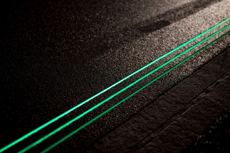 worlds-first-glow-in-the-dark-highway-powered-by-solar-energy5