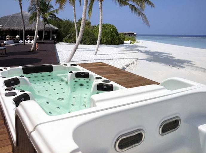 for-55k-a-luxury-hot-tub-for-twelve4