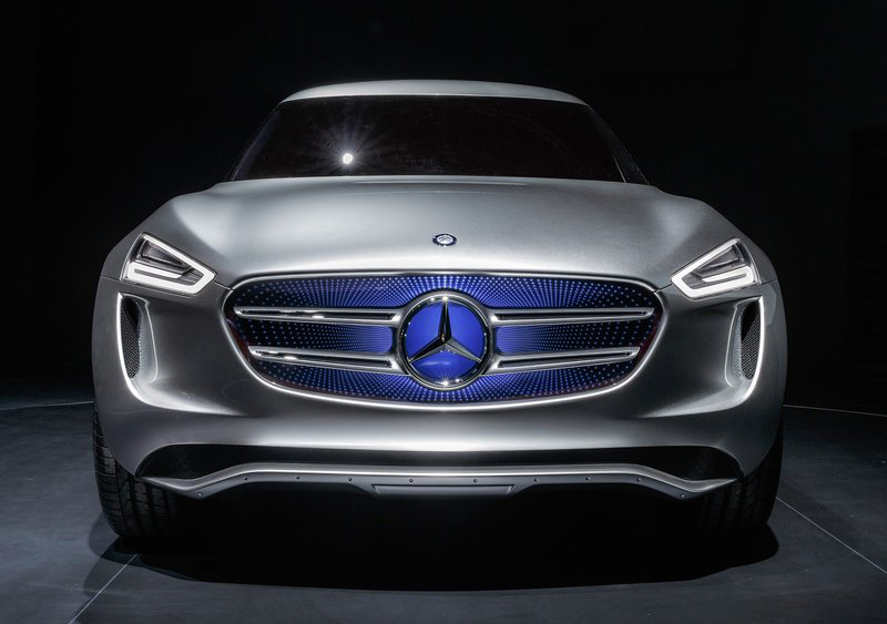 mercedes-benz-vision-g-code-draws-power-from-the-paint-job9