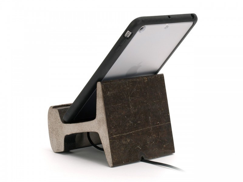 train-rails-repurposed-as-tablet-stands2