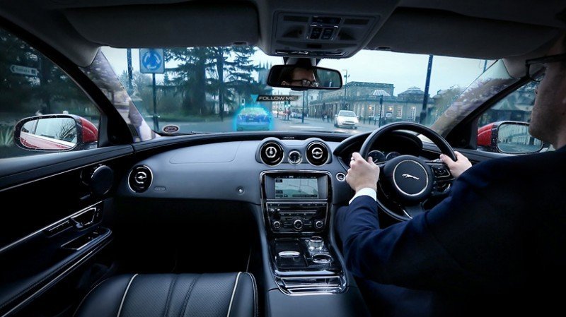 jaguar-land-rover-augmented-reality-with-head-up-display3