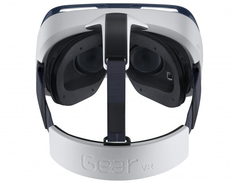 samsung-virtual-reality-headset-now-available6