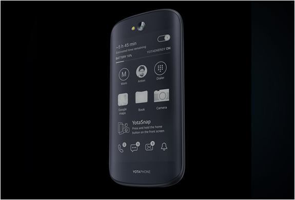 yotaphone-2-is-the-worlds-first-smartphone-with-two-screens2