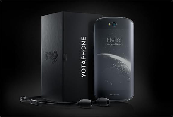 yotaphone-2-is-the-worlds-first-smartphone-with-two-screens6