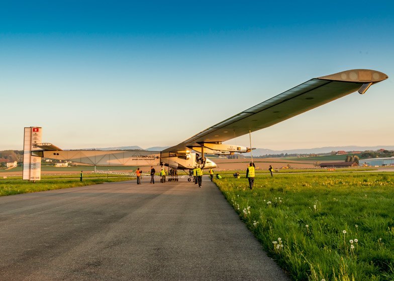 solar-plane-to-fly-around-the-world-without-using-a-single-drop-of-fossil-fuel1