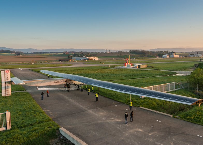 solar-plane-to-fly-around-the-world-without-using-a-single-drop-of-fossil-fuel3