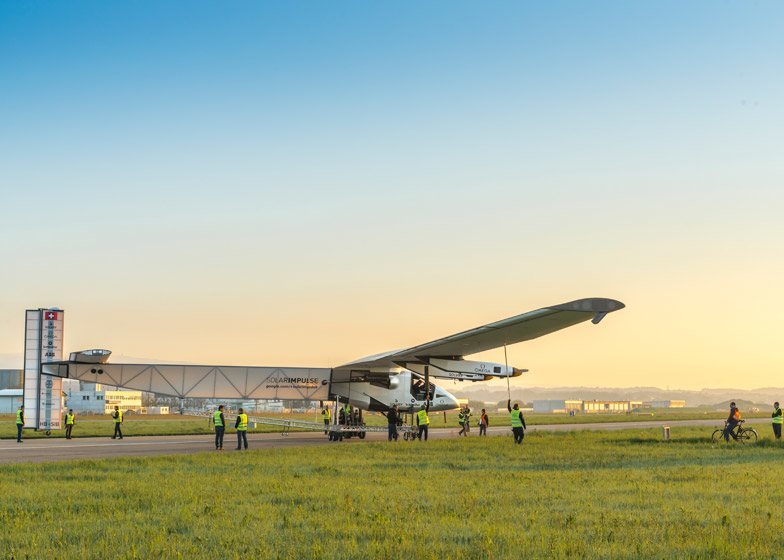 solar-plane-to-fly-around-the-world-without-using-a-single-drop-of-fossil-fuel4