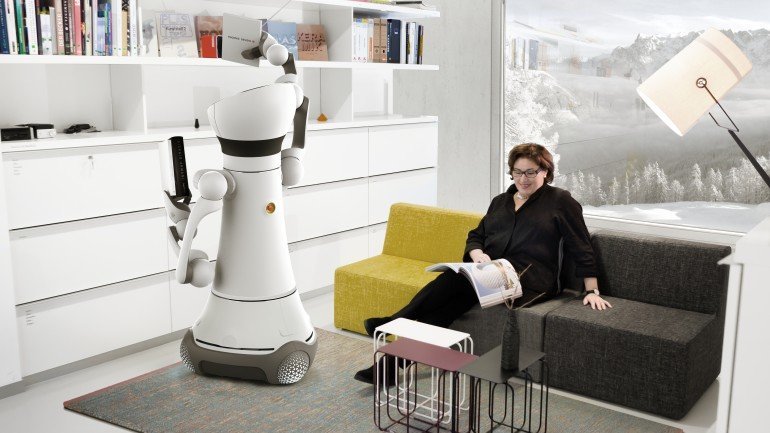 theyre-coming-care-o-bot-4-the-service-robot-is-more-agile-more-personable-and-flirtier4