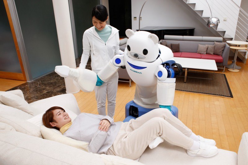 robear-robot-assists-nurses-in-caring-for-the-elderly2