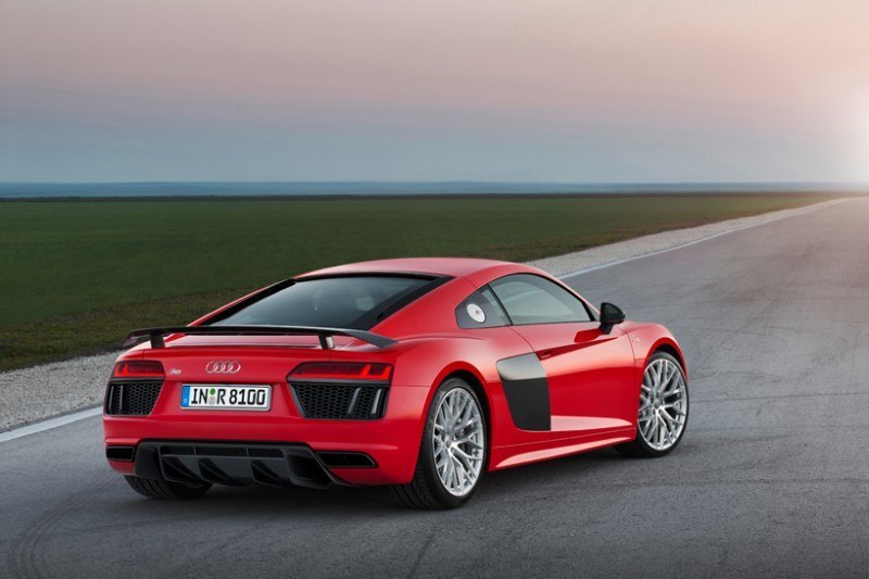 the-new-audi-r8-can-hit-60-mph-in-3-2s21