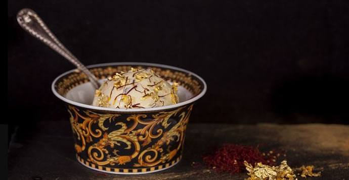 worlds-most-expensive-ice-cream-scoop-is-sprinkled-with-edible-gold-served-in-versace-cup1