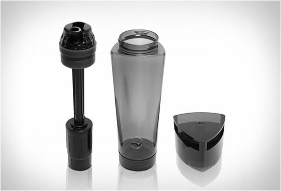 alter-ego-water-bottle-has-built-in-filtration3
