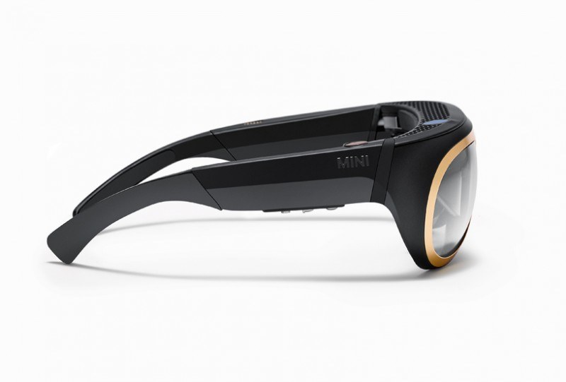 mini-unveils-augmented-reality-glasses-for-drivers8