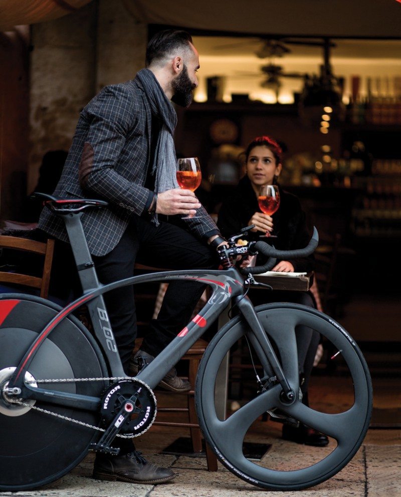 this-urbansports-bike-hybrid-also-has-an-electric-motor4