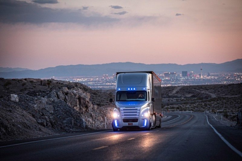 freightliner-unveils-autonomous-truck11