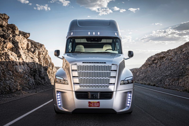 freightliner-unveils-autonomous-truck2