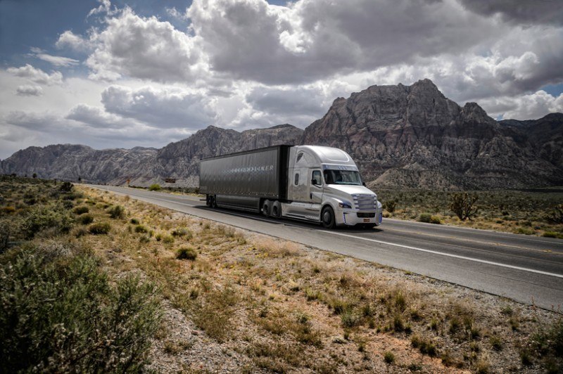 freightliner-unveils-autonomous-truck3