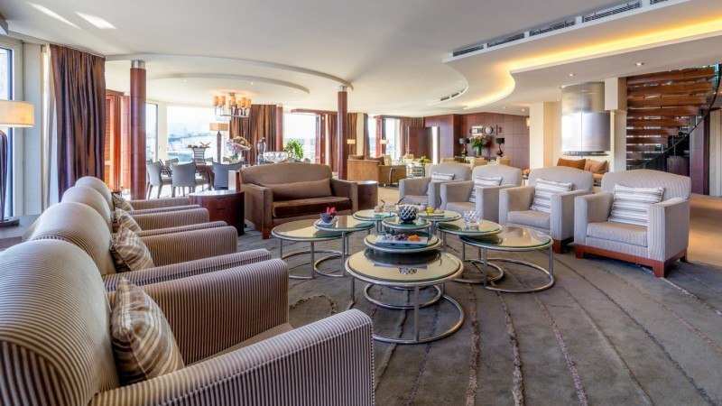 this-11625-sqft-hotel-suite-in-geneva-is-europes-largest-and-will-cost-you-51knight11