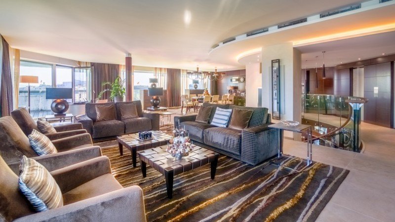 this-11625-sqft-hotel-suite-in-geneva-is-europes-largest-and-will-cost-you-51knight18