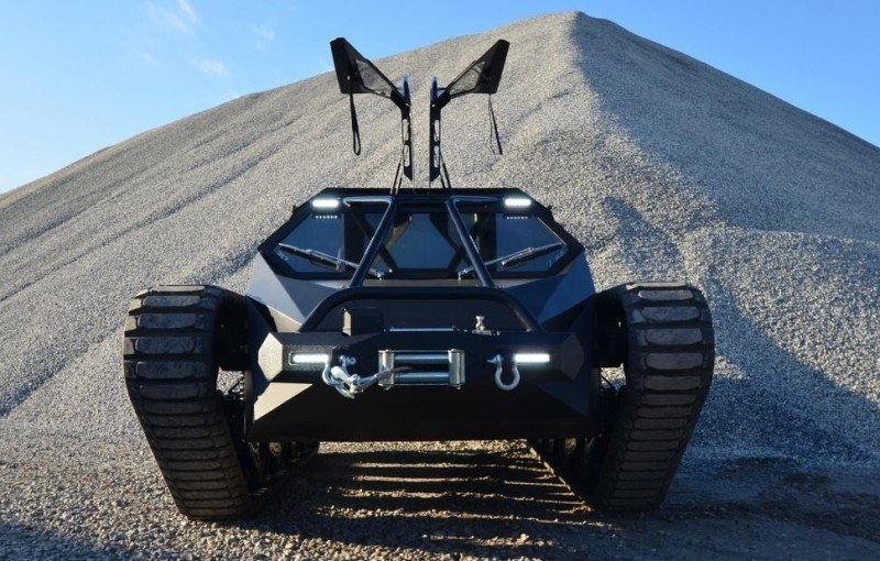 is-your-car-not-cutting-it-anymore-upgrade-to-the-ripsaw-ev2-luxury-tank2
