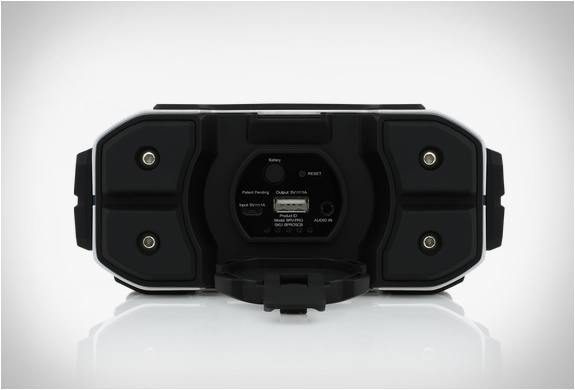 braven-brv-pro-is-one-heavy-duty-bluetooth-speaker4
