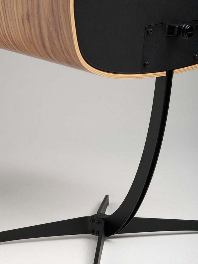 davone-speakers-channel-eames-chair-aesthetic3