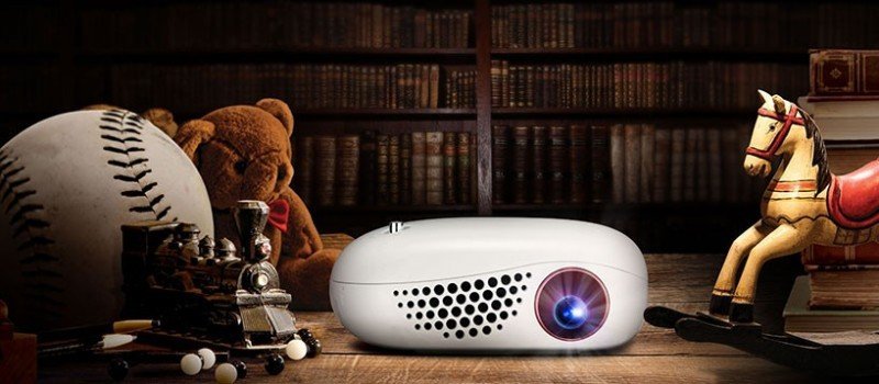 lg-minibeam-nano-is-a-projector-for-your-smartphone1