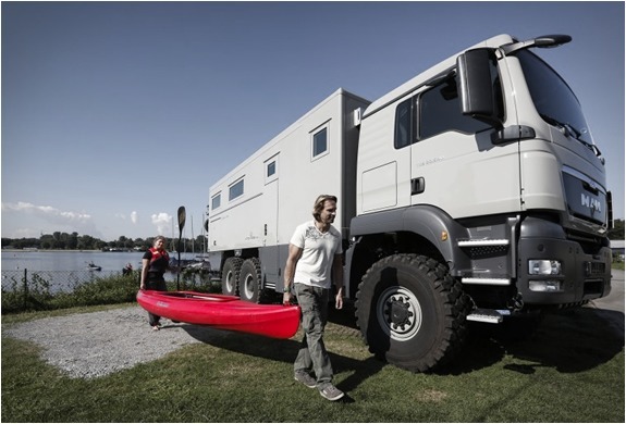 the-globecruiser-is-a-heavy-duty-expedition-vehicle18