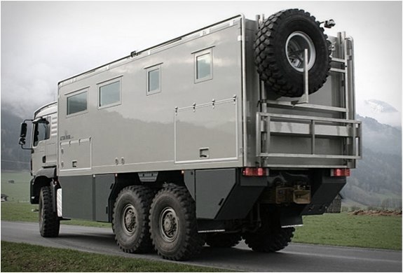 the-globecruiser-is-a-heavy-duty-expedition-vehicle5