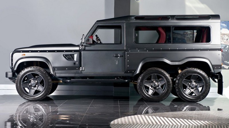 flying-huntsman-6x6-is-a-six-wheeled-land-rover-defender2