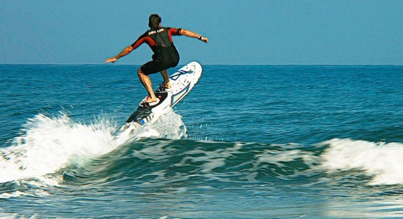 onean-electric-surfboard-doesnt-need-waves4